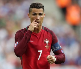 开云体育APP下载-拉什福德魔幻舞步撕裂防线，曼联季前赛轻取突尼斯显锋芒