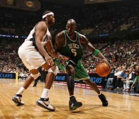 开云体育-西亚卡姆爆发助76人强势晋级，火箭式快攻成季后赛新变量