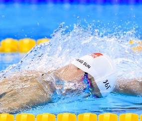 开云下载-金色风暴席卷欧陆，德里赫特铁闸锁敌，沙特资本降维打击终结多特童话