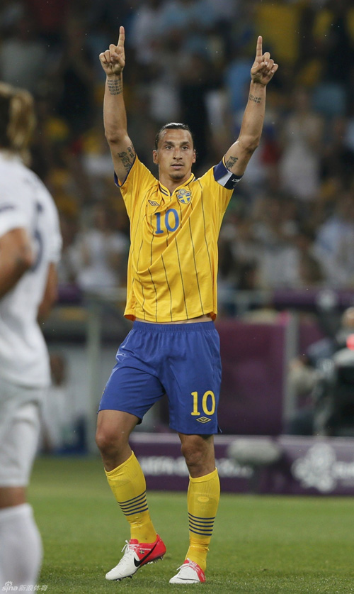 智利横扫乌克兰，伊布关键制胜