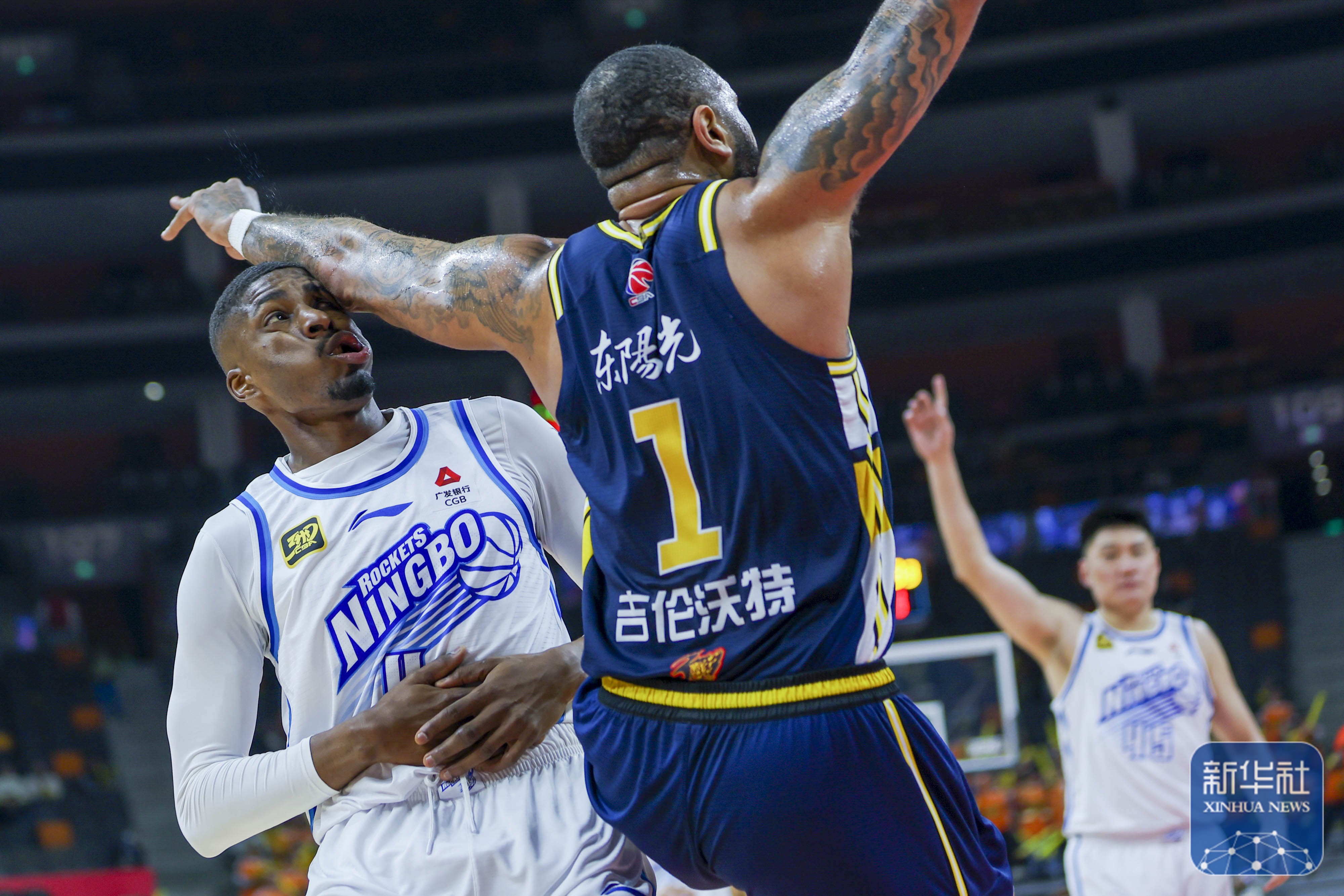 广东队完胜四川队，约基奇惊艳四座