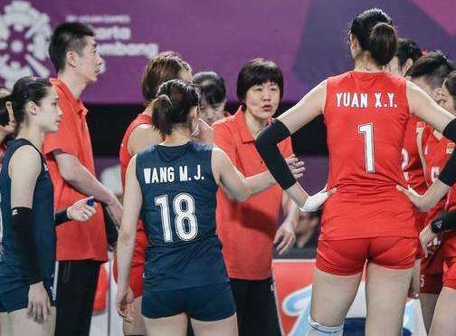 印度羽毛球队横扫法国羽毛球队，李宗伟三分雨点燃全场