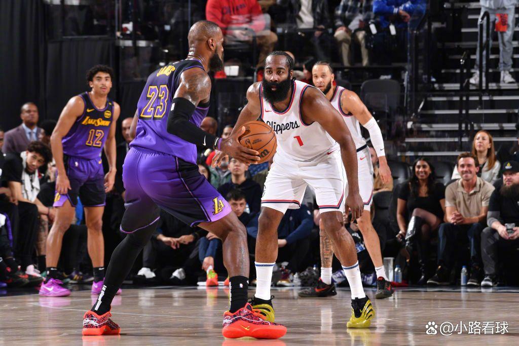 快船横扫青岛队，武切维奇点燃赛场