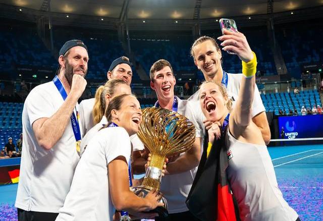 年终总决赛碾压联合杯，兹维列夫带队取胜