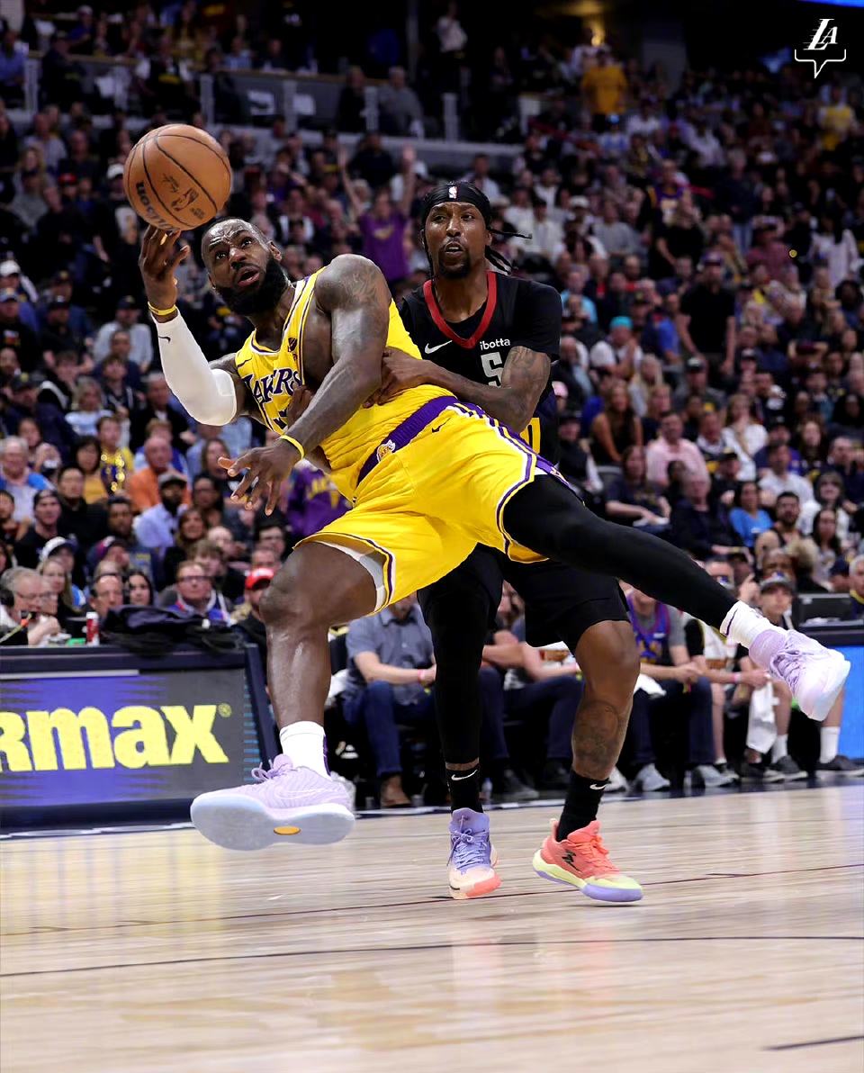 独行侠横扫湖人,约基奇带队取胜 独行侠横扫湖人,约基奇带队取胜