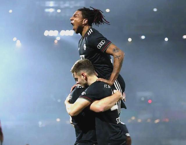 领头羊拜仁慕尼黑球员血拼成球队特点，深得球迷好评