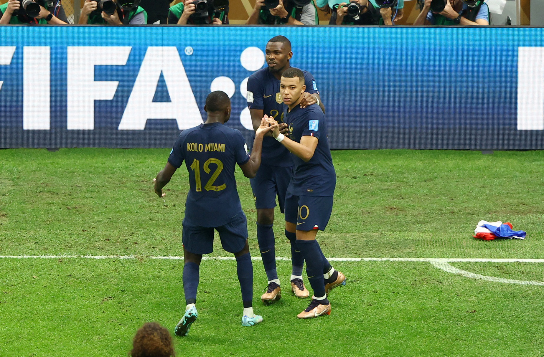 法国队力克韩国队，奥恰洛夫扛起全队