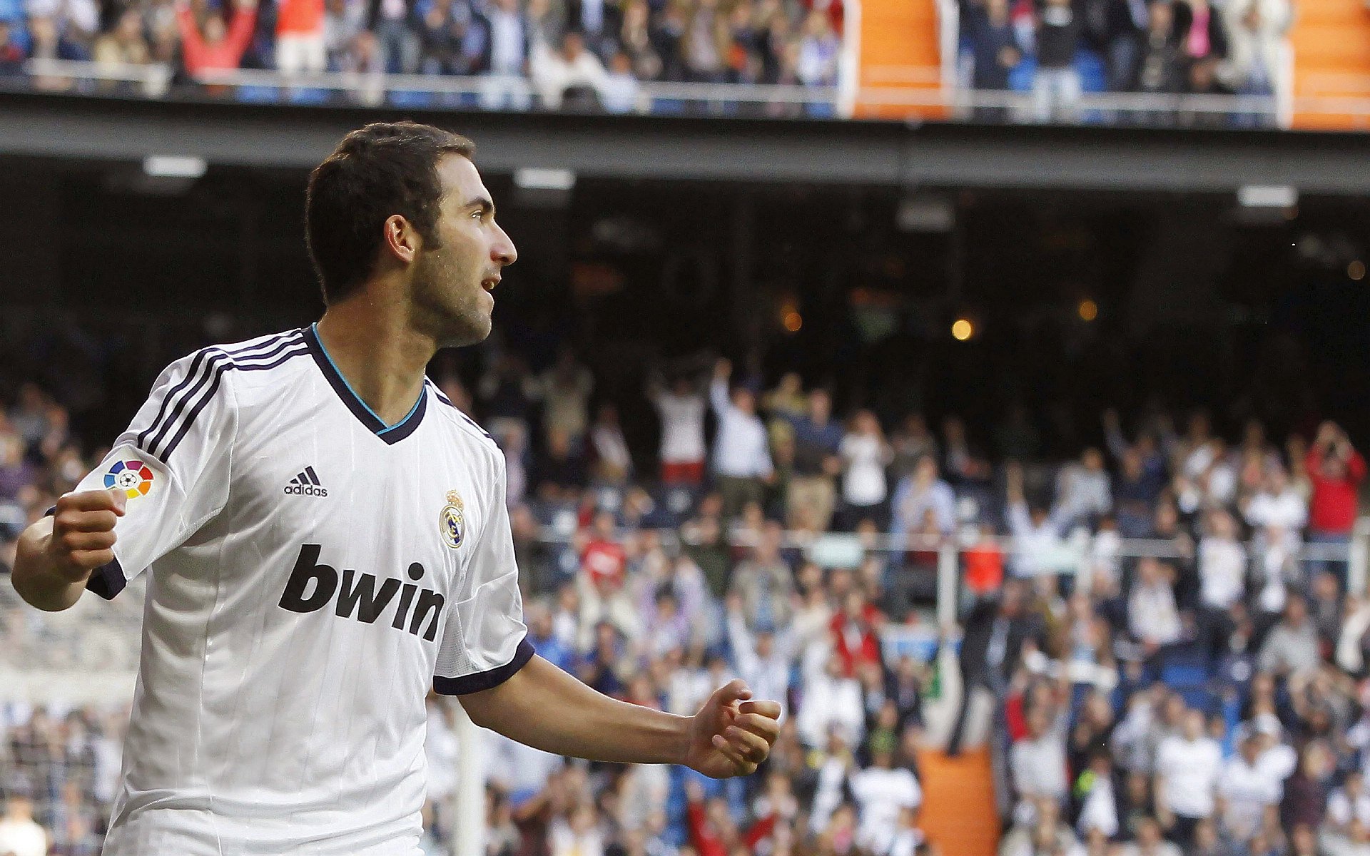 铁卫救主！德里赫特连续破门定乾坤，拜仁补时绝杀演绎北欧惊魂夜